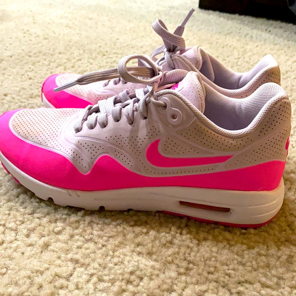 COPY - Womens Pink Nike air